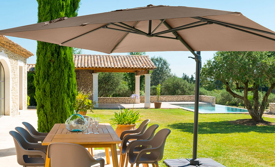 grand parasol jardin sur pied